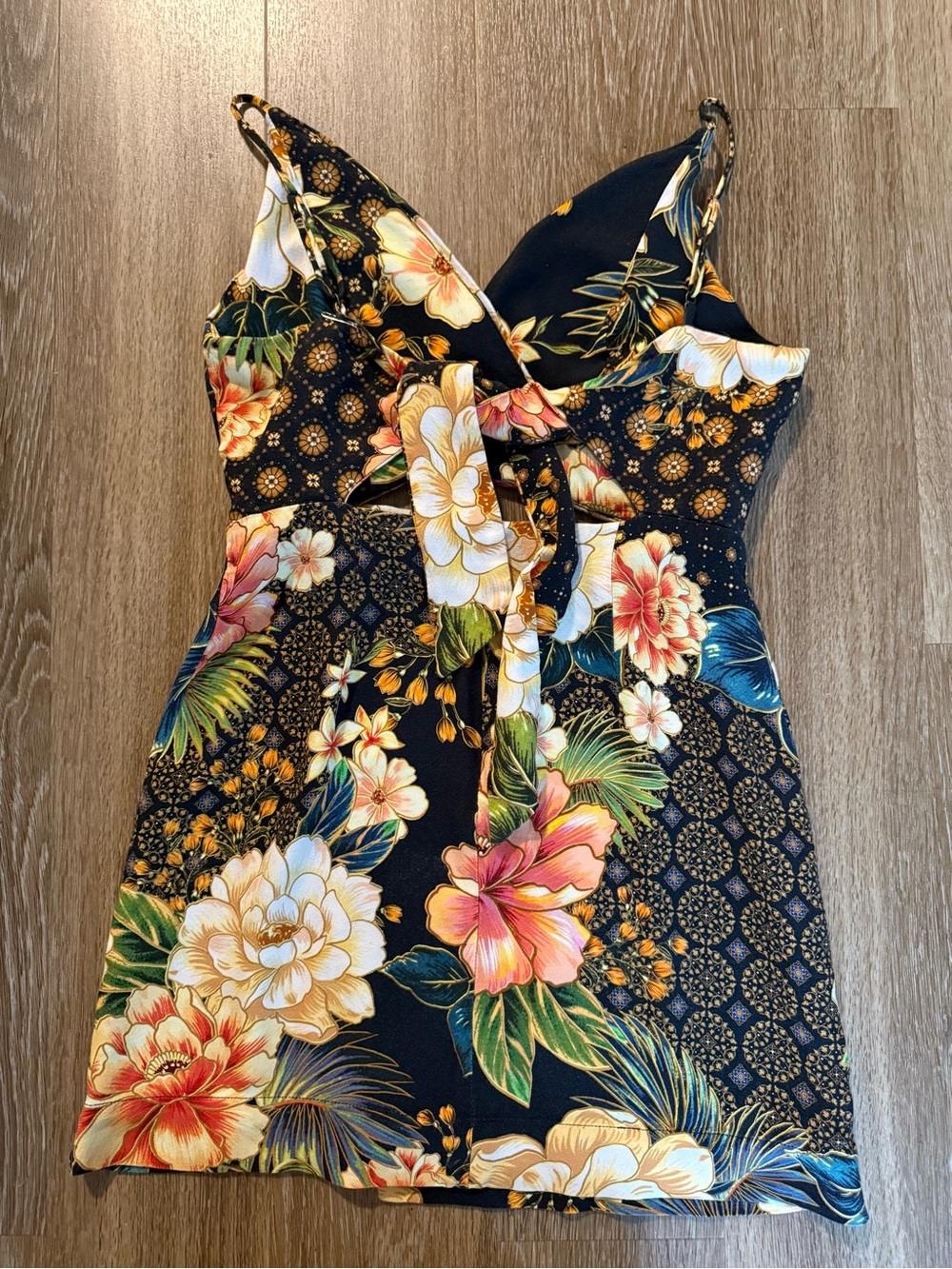 FARM RIO Cutout Dress - Picture 5 of 11